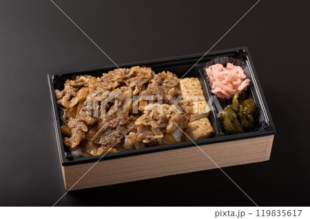 ［黒毛和牛］すきやき重　弁当 119835617