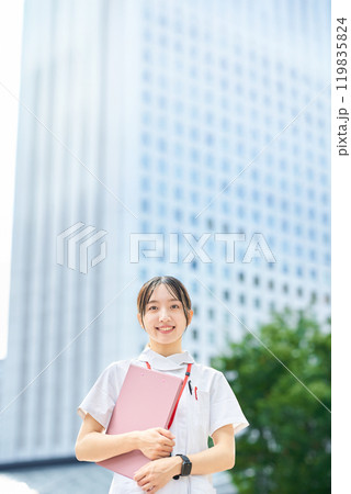 若い看護師のポートレート 若い看護師のポートレート 119835824