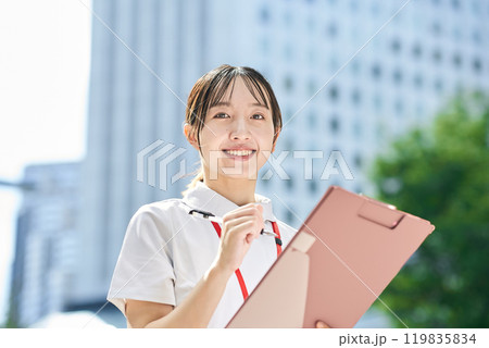 若い看護師のポートレート 若い看護師のポートレート 119835834