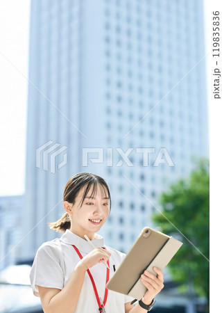若い看護師のポートレート 若い看護師のポートレート 119835836