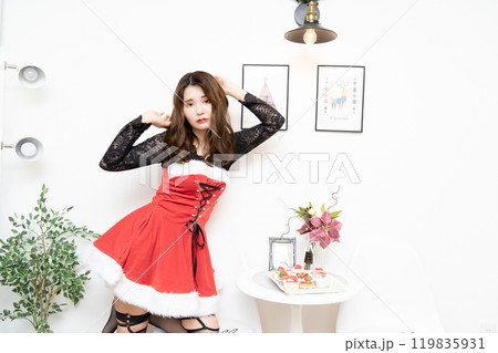 サンタのコスプレ 119835931