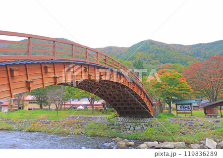 長野県塩尻市、道の駅奈良井木曽の大橋の風景 長野県塩尻市、道の駅奈良井木曽の大橋の風景 119836289