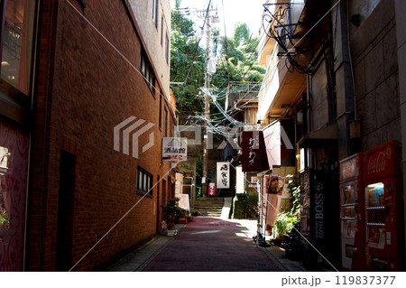 長崎県佐世保市　中心市街地の町並み　MR佐世保中央駅前 119837377