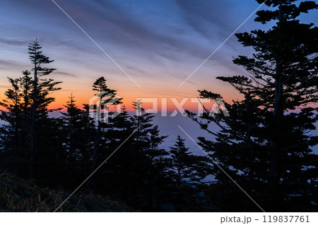 《群馬県》初夏の渋峠の夜明け・国道最高地点の絶景 119837761