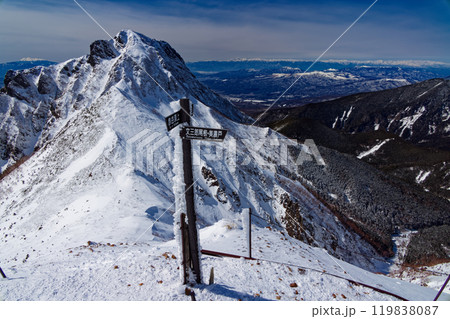文三郎道分岐から見る八ヶ岳連峰・阿弥陀岳と北アルプスの山並み 119838087