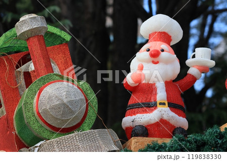 クリスマスの飾り付け サンタクロース クリスマスの飾り付け サンタクロース 119838330