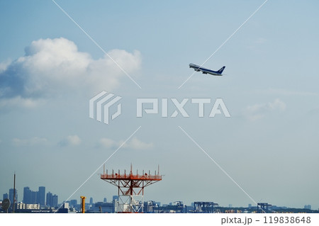 羽田空港から旅立つ 119838648