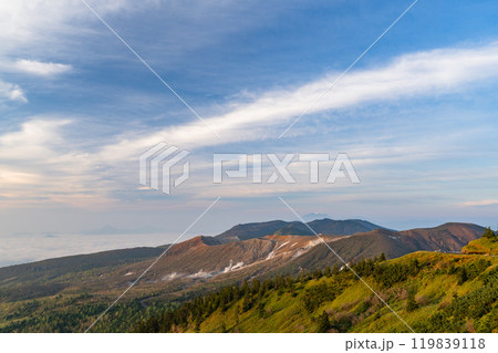 《群馬県》渋峠の夜明け・国道最高地点の眺め 《群馬県》渋峠の夜明け・国道最高地点の眺め 119839118