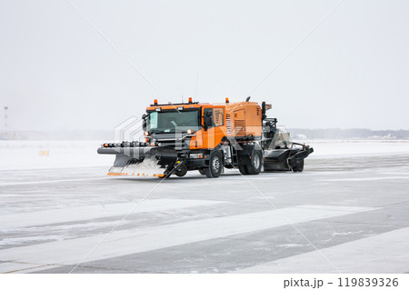 Snow machine for universal cleaning on the winter runway Snow machine for universal cleaning on the winter runway 119839326