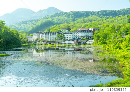 《長野県》新緑の志賀高原・蓮池 《長野県》新緑の志賀高原・蓮池 119839535