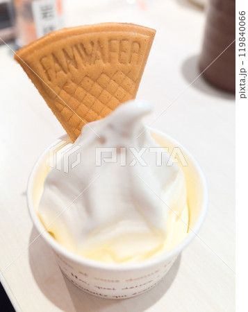 夏の贅沢 - クッキートッピングのソフトクリーム・パフェ 119840066