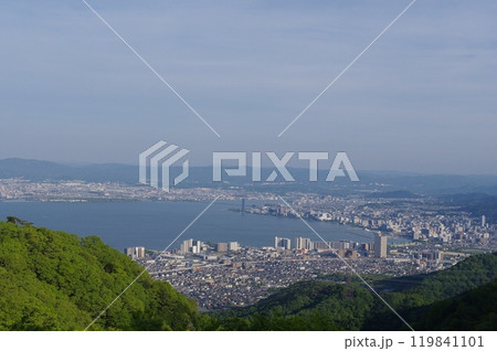 比叡山ドライブウェイ 夢見が丘展望台からの琵琶湖と大津市 草津市の眺め 比叡山ドライブウェイ 夢見が丘展望台からの琵琶湖と大津市 草津市の眺め 119841101