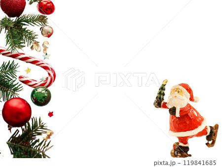 白い背景のサンタクロースのイラスト 119841685