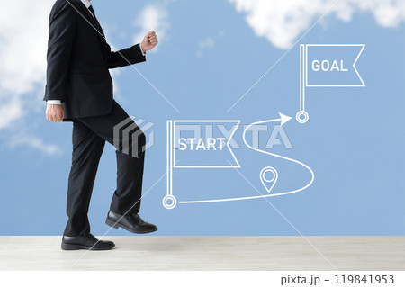 歩くビジネスマンとスタートからゴールまでの道のり 119841953
