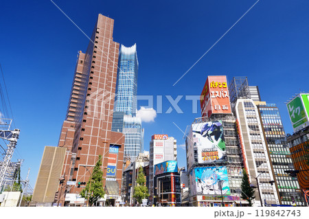 東京　新宿　歌舞伎町の風景 119842743