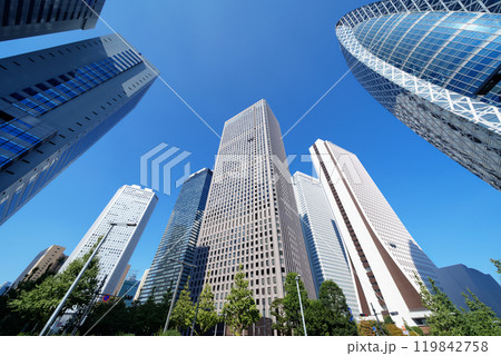 東京　西新宿のビル街・オフィス街 119842758