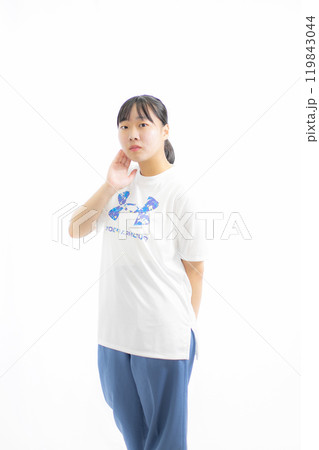 夏衣装・若い女性 119843044