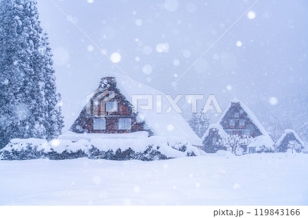 【世界遺産】豪雪の白川郷・三連合掌【岐阜県】 119843166