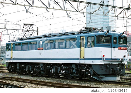 車両基地に停車するEF65形1085号機 119843415