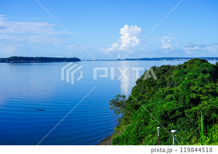 秋の朝 晴れ渡った浜名湖サービスエリア(静岡県浜松市) 秋の朝 晴れ渡った浜名湖サービスエリア(静岡県浜松市) 119844518