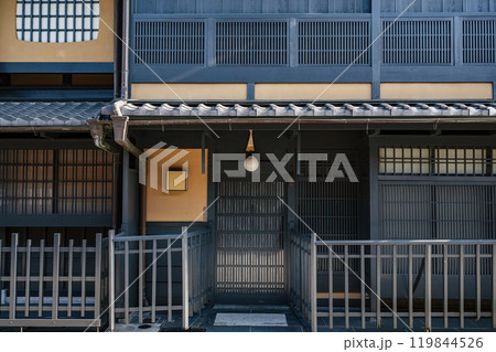 京都 祇園新橋通の京町家 119844526