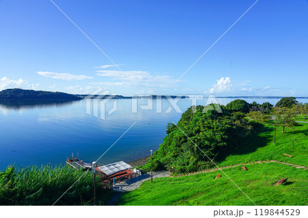 秋の朝　晴れ渡った浜名湖サービスエリア（静岡県浜松市） 119844529