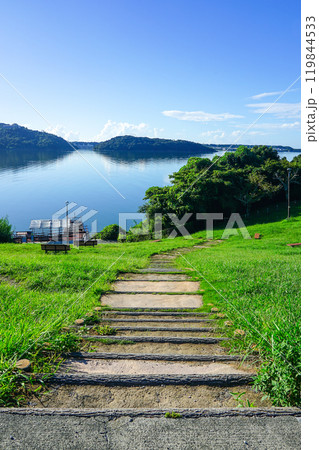 秋の朝　晴れ渡った浜名湖サービスエリア（静岡県浜松市） 119844533