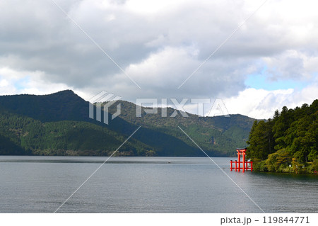 箱根　芦ノ湖の景色 119844771