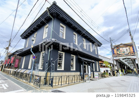 長浜市、黒壁スクエアの風景 119845325