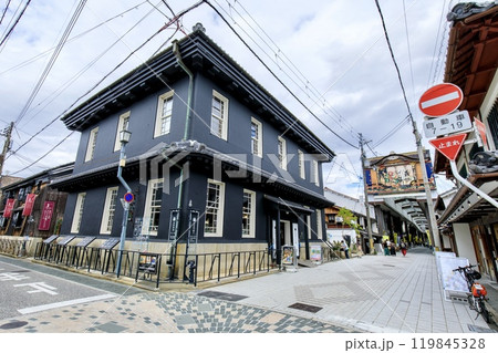 長浜市、黒壁スクエアの風景 119845328