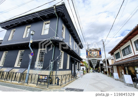 長浜市、黒壁スクエアの風景 119845329