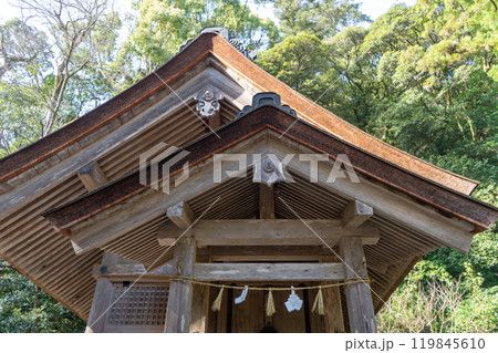 島根県出雲市　出雲大社　素鵞社（そがのやしろ） 119845610