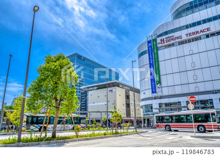 東京都調布市の都市風景　調布駅 119846783