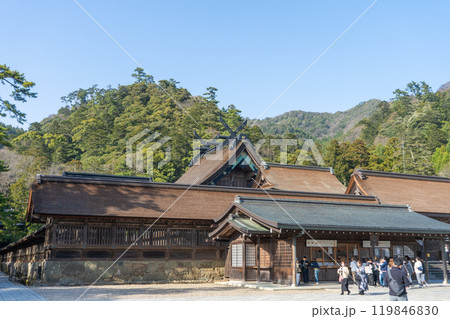 島根県出雲市　出雲大社　八足門前の御守所の風景 119846830