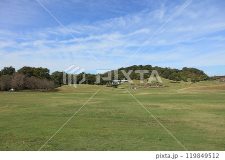 国営讃岐まんのう公園の竜頭の里の芝生広場(青竜の谷方向) 国営讃岐まんのう公園の竜頭の里の芝生広場(青竜の谷方向) 119849512