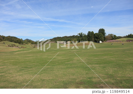 国営讃岐まんのう公園の竜頭の里の芝生広場(入り口方向) 国営讃岐まんのう公園の竜頭の里の芝生広場(入り口方向) 119849514