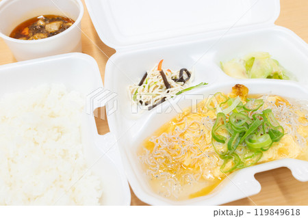 おいしい中華料理弁当、じゃこと玉子のふんわり炒めあんかけ弁当 119849618