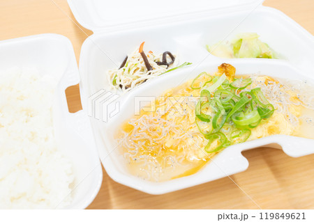 おいしい中華料理弁当、じゃこと玉子のふんわり炒めあんかけ弁当 119849621