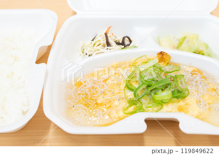 おいしい中華料理弁当、じゃこと玉子のふんわり炒めあんかけ弁当 おいしい中華料理弁当、じゃこと玉子のふんわり炒めあんかけ弁当 119849622