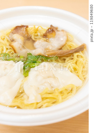 おいしいコンビニ弁当のワンタン麺 119849680
