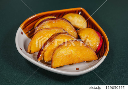 さつまいもの甘煮 119850365