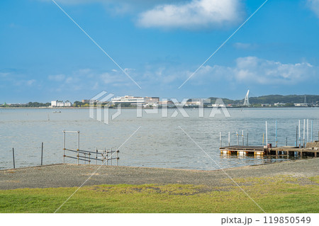 浜松市にある村櫛から見た浜名湖と湖西市の風景(静岡県) 119850549