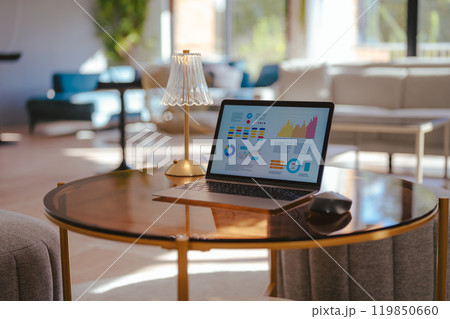 PCのあるシーン 119850660