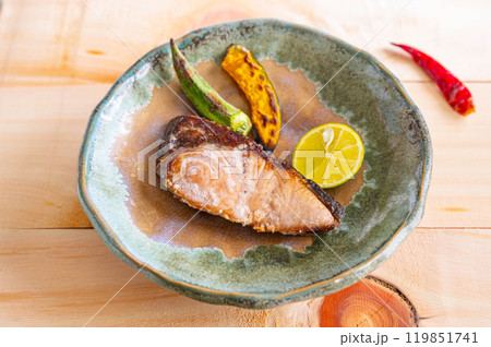 和食 ブリの塩焼き 和食 ブリの塩焼き 119851741