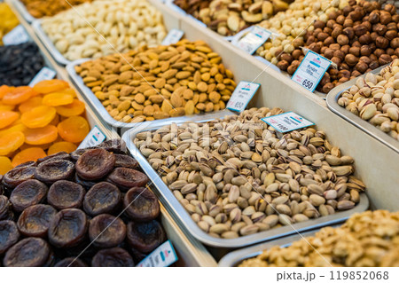 カザフスタン、アスタナのバザール 119852068