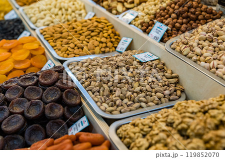 カザフスタン、アスタナのバザール 119852070