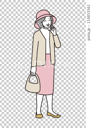 笑顔で話すシニア女性 119853561