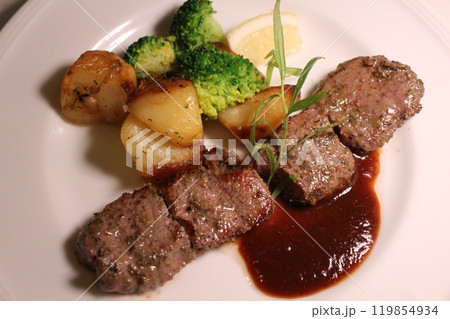 ウクライナ料理　ラム肉のシャシリク 119854934