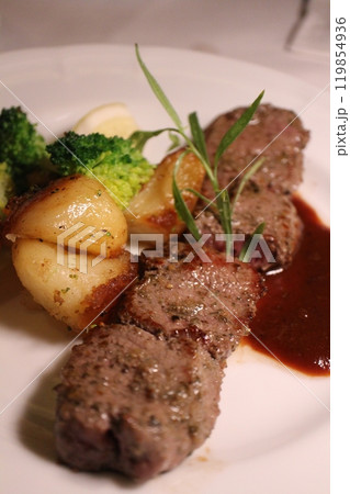 ウクライナ料理　ラム肉のシャシリク 119854936