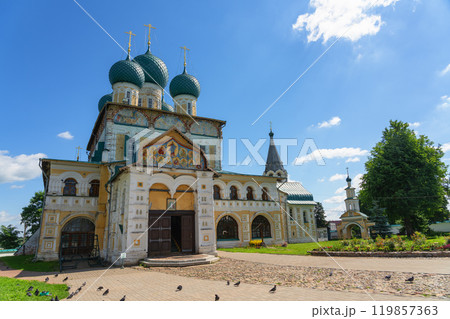 The Resurrection Cathedral in the city of Tutaev on the banks of the Volga River 119857363